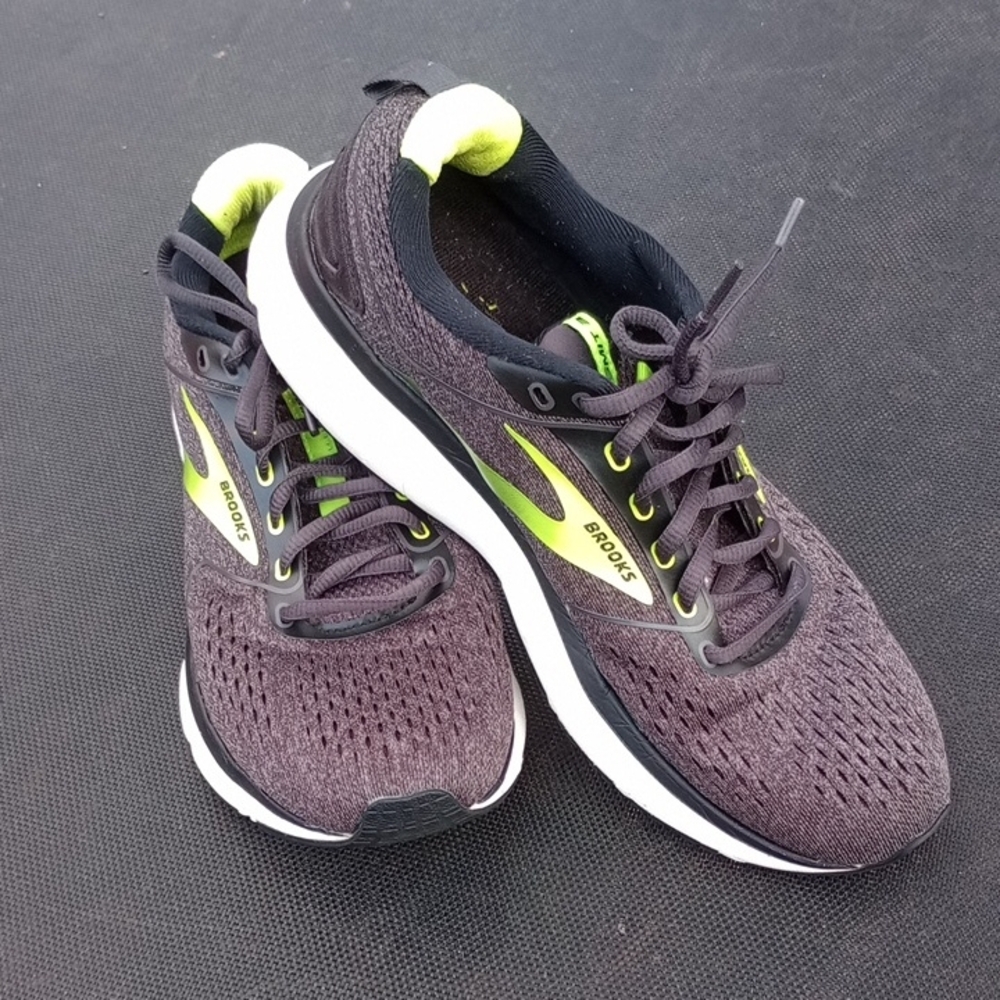 Brooks Women's Athletic Shoes‎ - Black and Neon Green